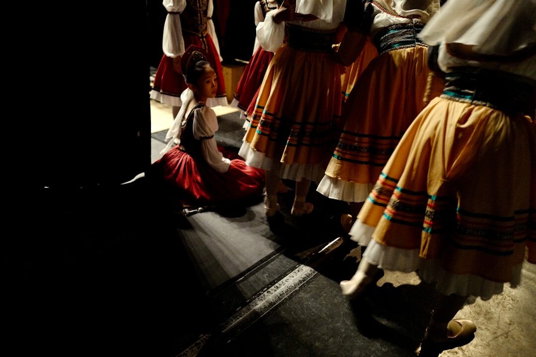 dutch folklore dancers